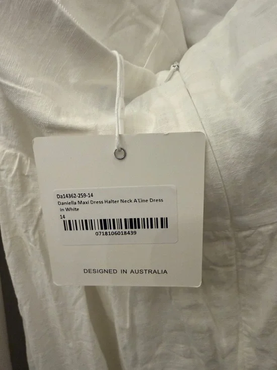 Showpo DANIELLA MAXI DRESS
Halter Neck A Line Dress In White NWT size 10 - Picture 6 of 7